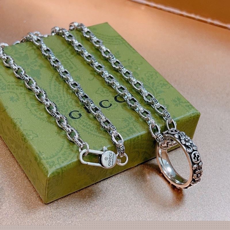 G*u*i necklaces